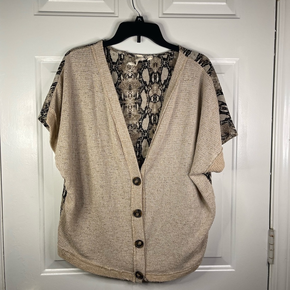 Blu Pepper short sleeve cardigan with snake skin‎ in the back